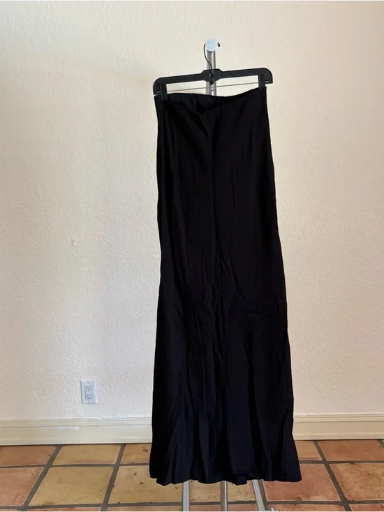 Black Linen Strapless Maxi Dress - Picture 4 of 5